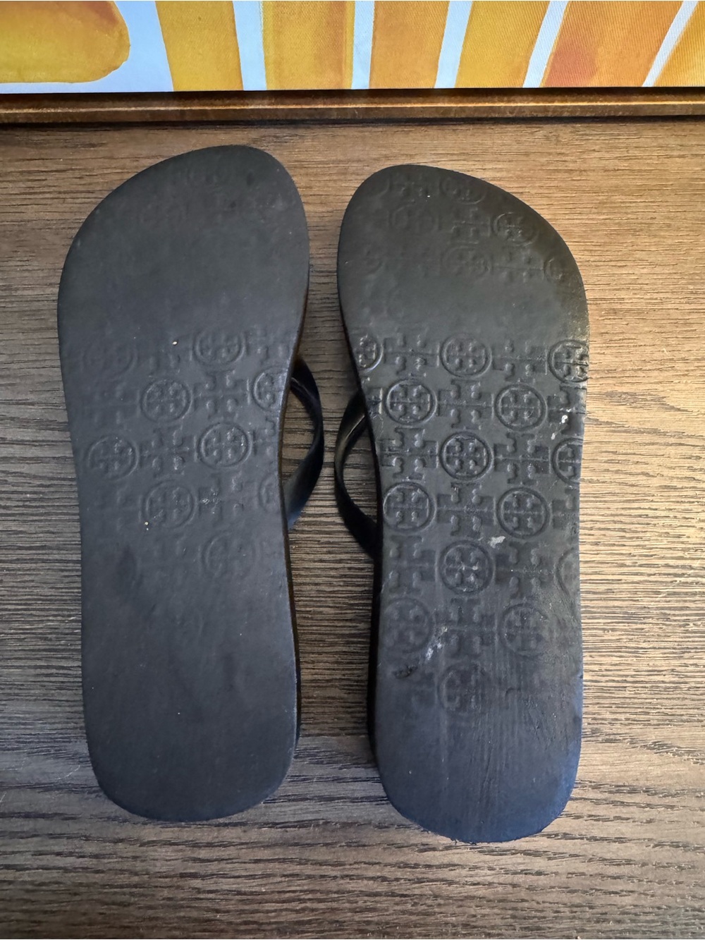 Tory Burch Black & White Patterned Logo Thong Sandals - Picture 6 of 8